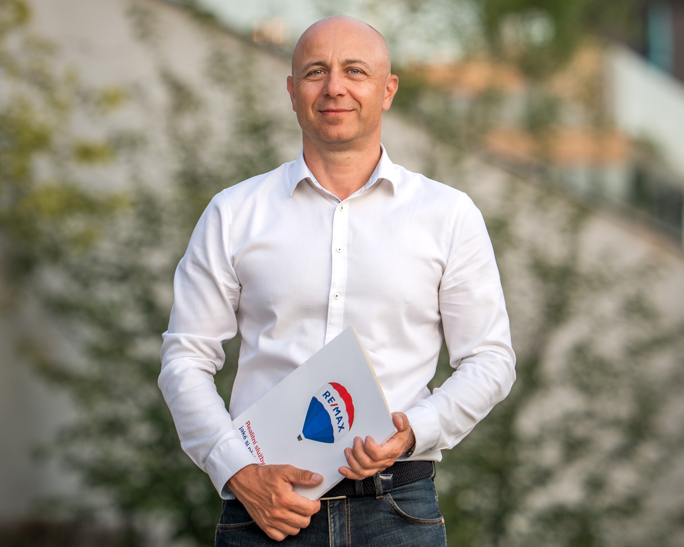 Jan Humhal s deskami RE/MAX – Odhad nemovitosti